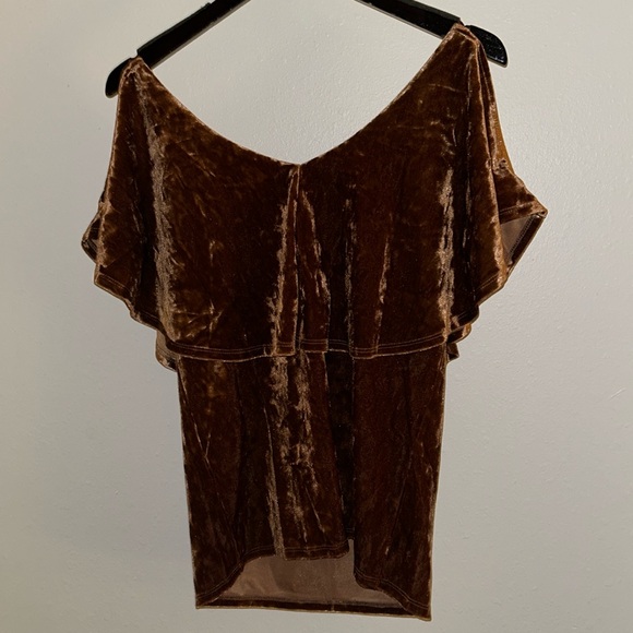 Cable & Gauge Brown Crushed Velvet Cold Shoulder Blouse Medium Top New with tag - Picture 3 of 4